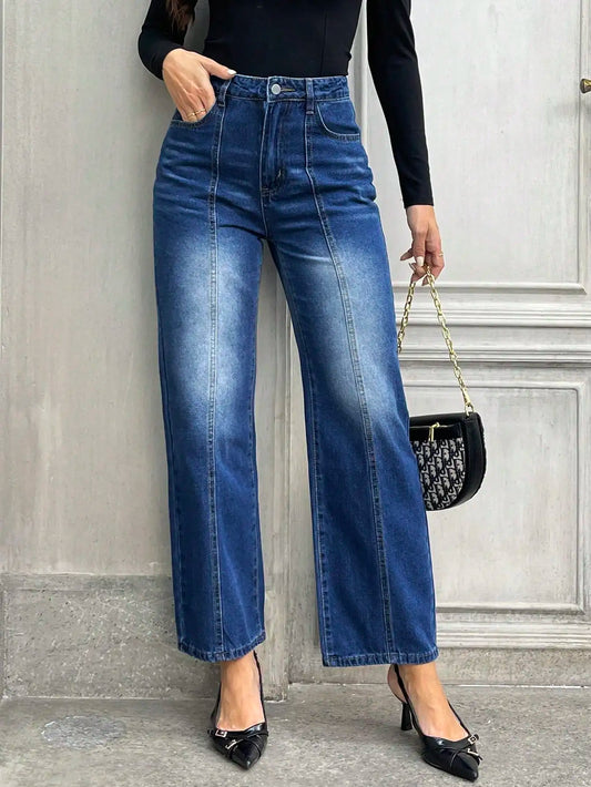 The latest women's retro straight-leg wide-leg jeans in the 21st century. Retro washed blue loose street-style jeans with pocket