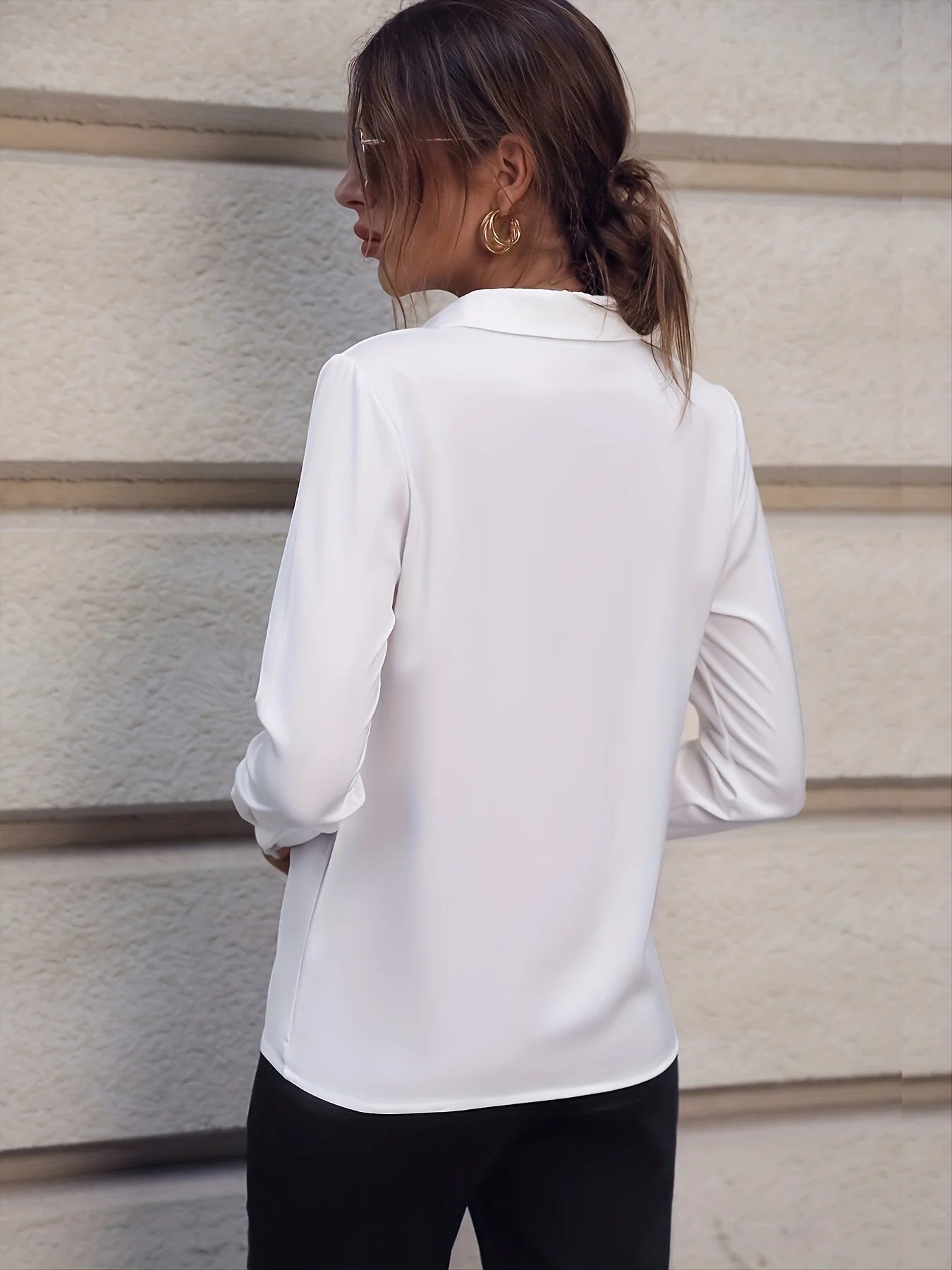 Women's Faux Pearls & Metal Decor Long Sleeve Blouse, Casual Solid Collar Top for Daily Wear, Ladies Clothes for All Seasons
