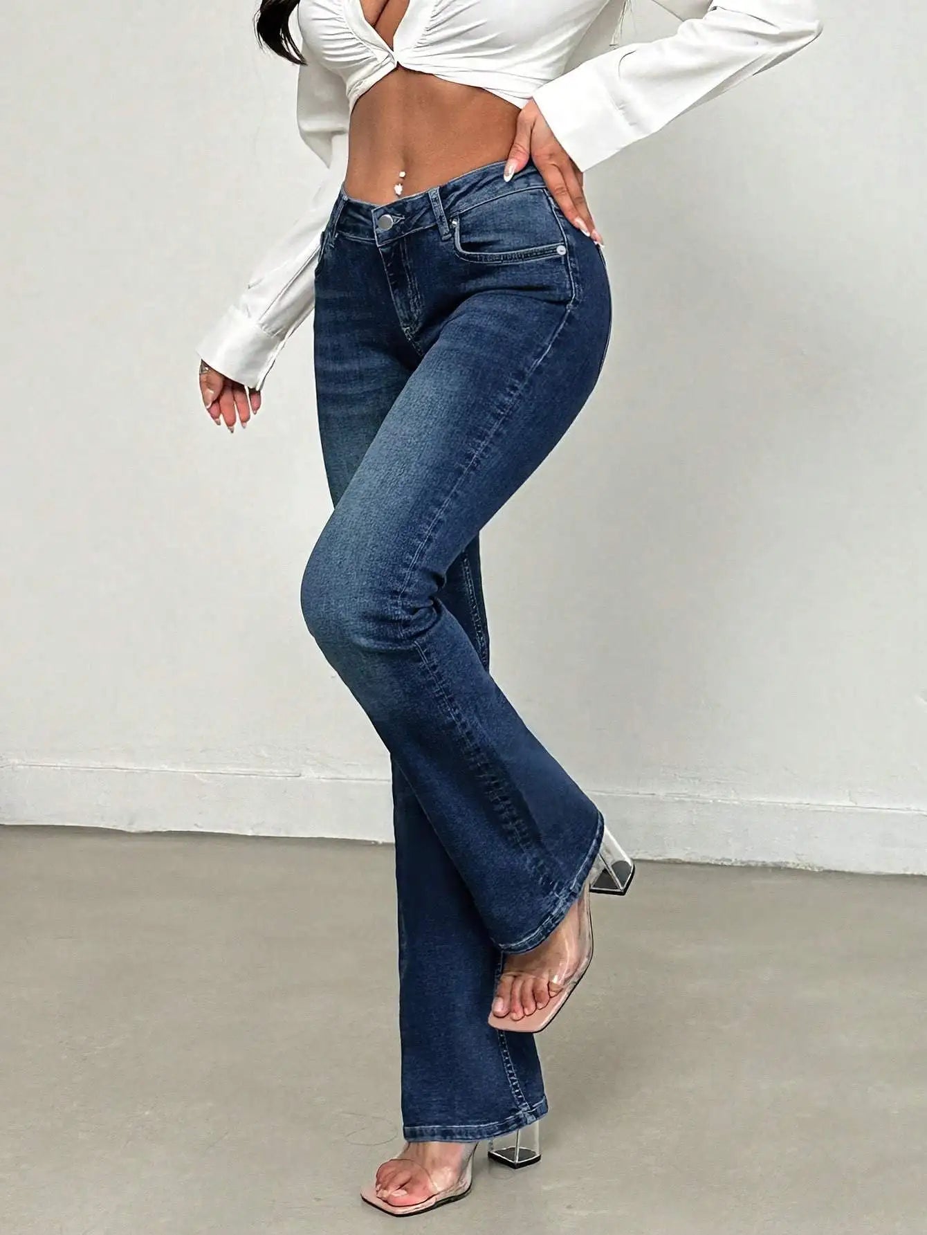 Fashion women's slim fit hip-lifting flared jeans